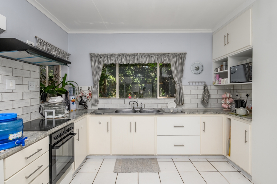 6 Bedroom Property for Sale in Linkside Eastern Cape